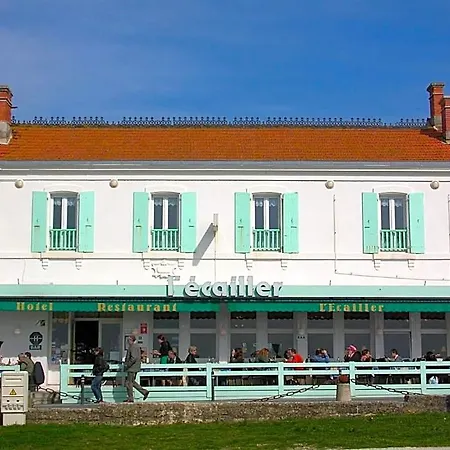 Hotel L'ecailler 3*