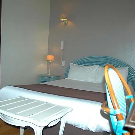 Hotel L'ecailler 3*